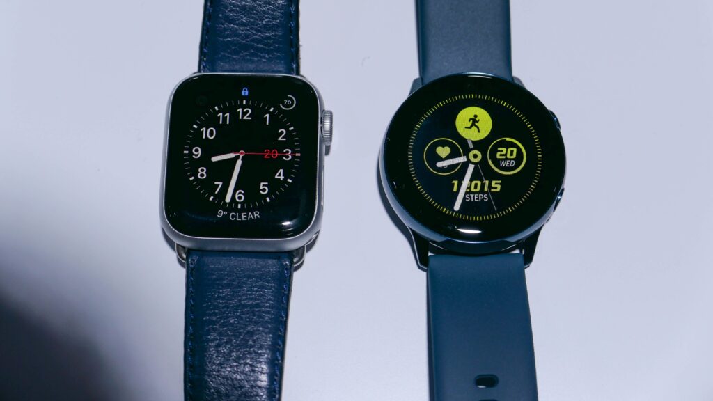 Apple Watch vs Samsung Watch (1)